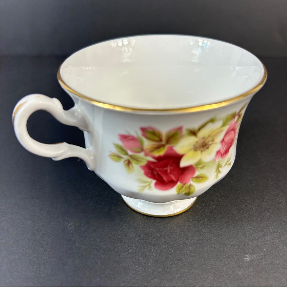 ❤️ QUEEN ANNE Tea Cup Only Bone China Pattern 8501 England